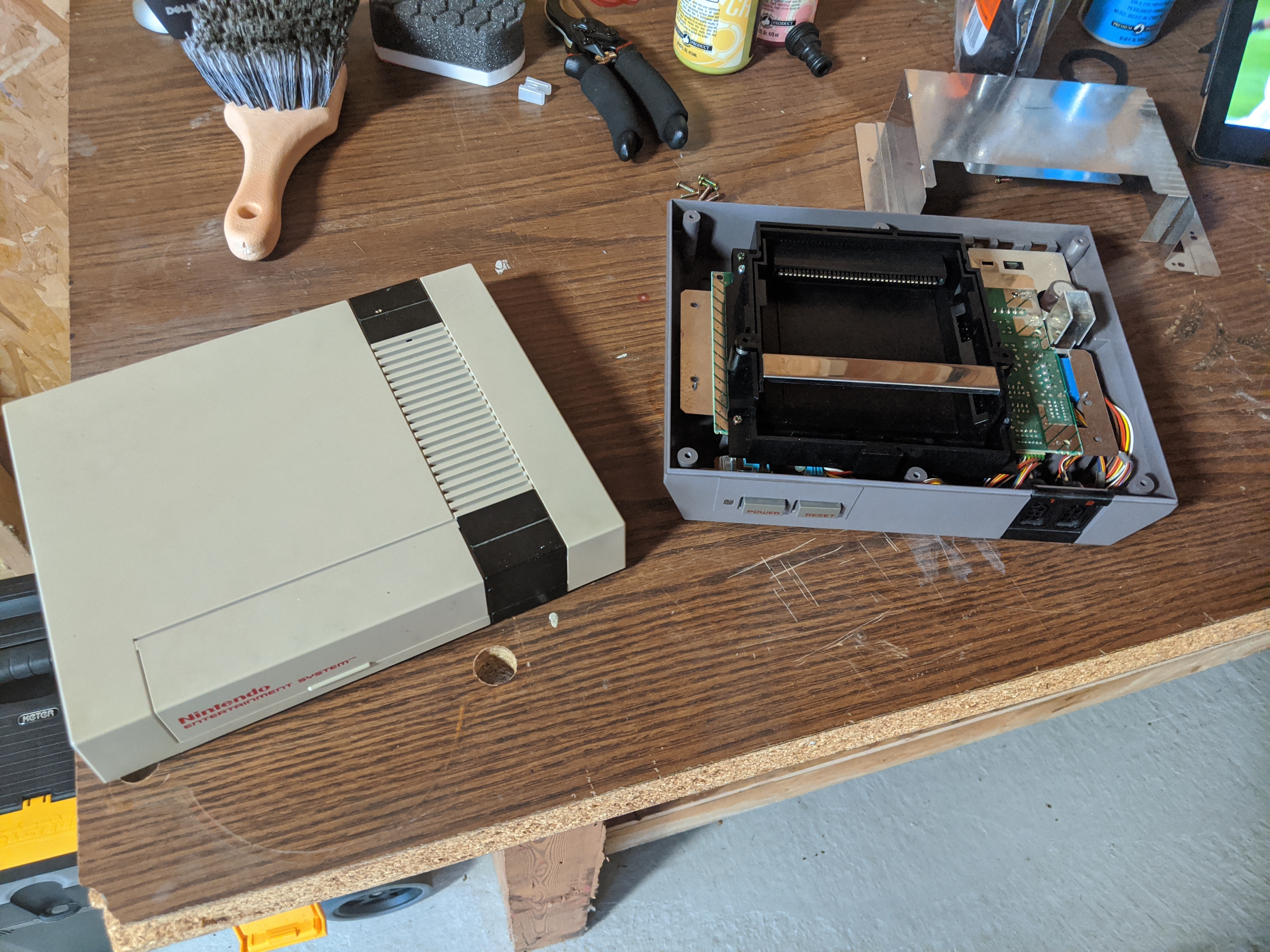 The initial insides of the NES
